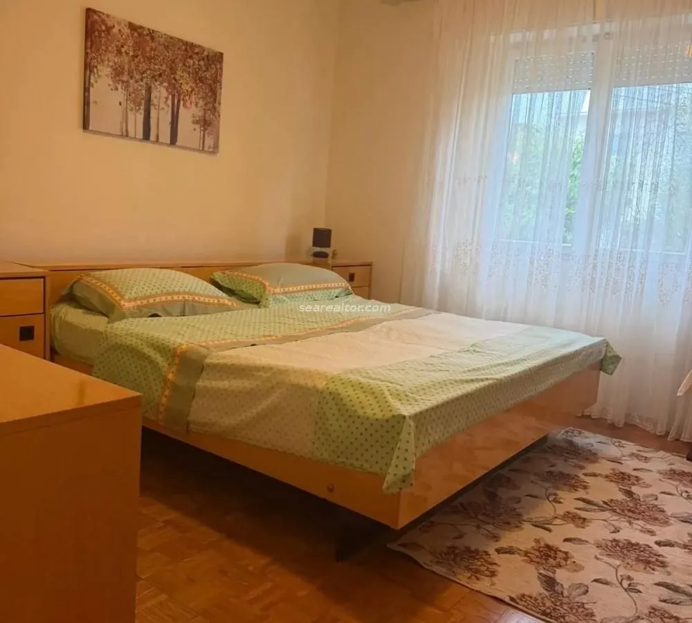 Izdavanje, dvosoban stan, 100m², Centar, Tivat