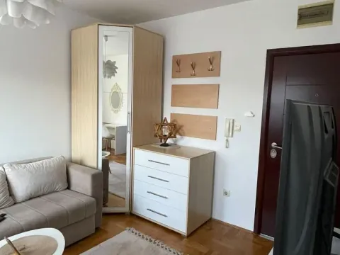 Prodaja, jednosoban stan, 28m², Novi Sad, Srbija - image 2