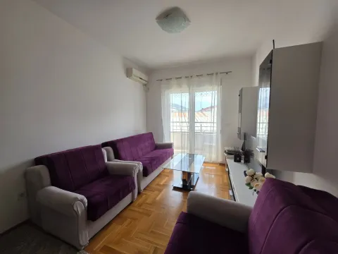 Rent, one bedroom apartment, 45m², Budva, Crna Gora - image 1