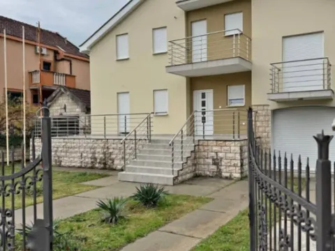 Izdavanje, kuća, 500m², Stari Aerodrom, Podgorica - image 7