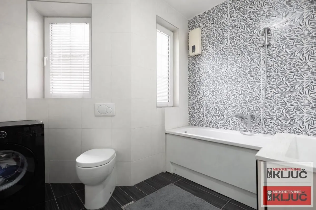 Prodaja, trosoban stan, 78m², Centar, Novi Sad