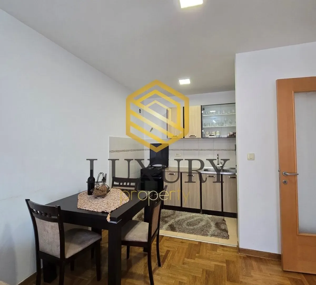 Izdavanje, jednosoban stan, 42m², Stari Aerodrom, Podgorica