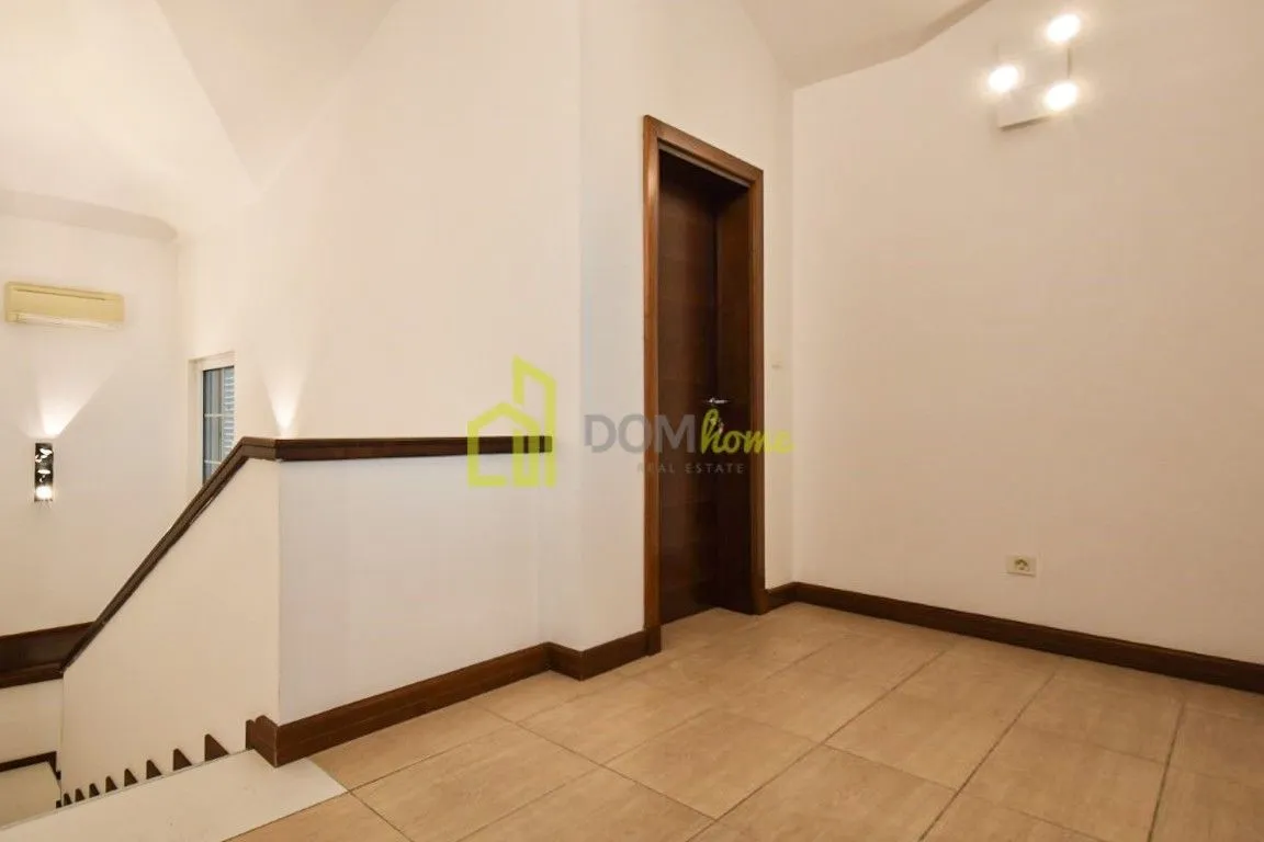 Prodaja, kuća, 230m², Mareza, Podgorica