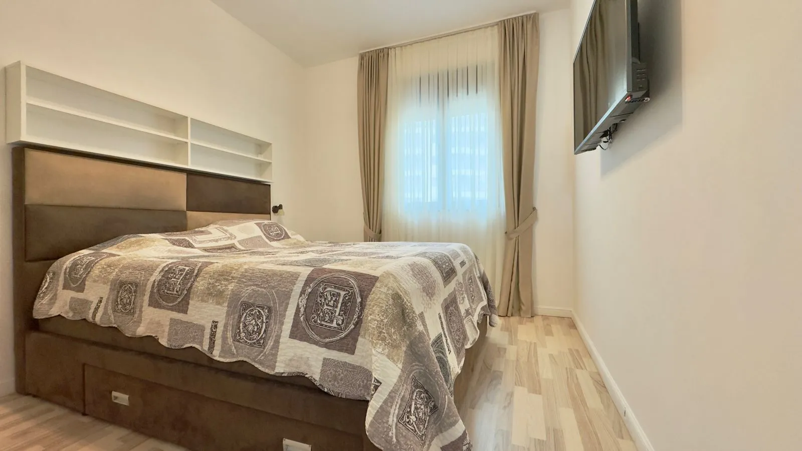 Izdavanje, trosoban stan, 76m², Kava, Tivat