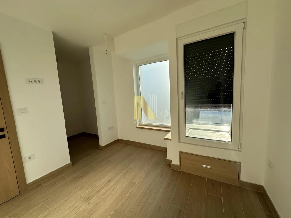 Prodaja, četvorosoban stan, 154m², Alibegovac, Petrovaradin