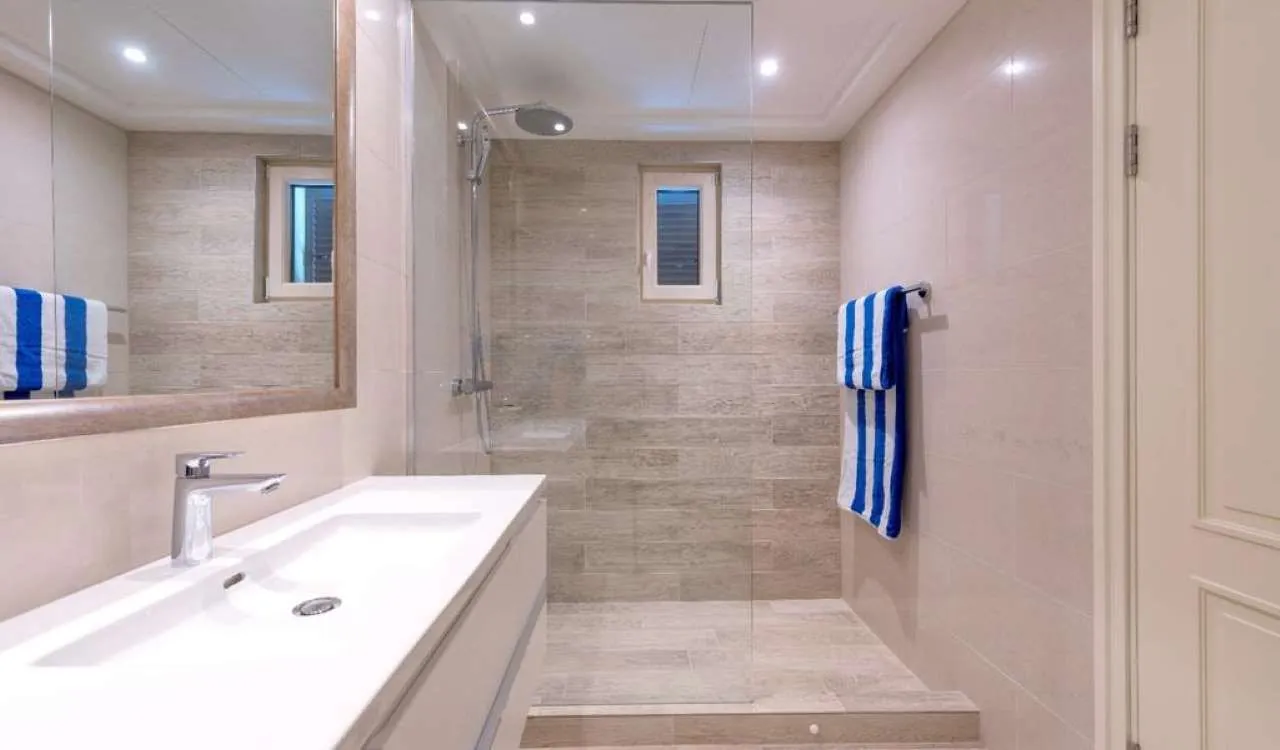 Prodaja, dvosoban stan, 118m², Luštica Bay, Tivat