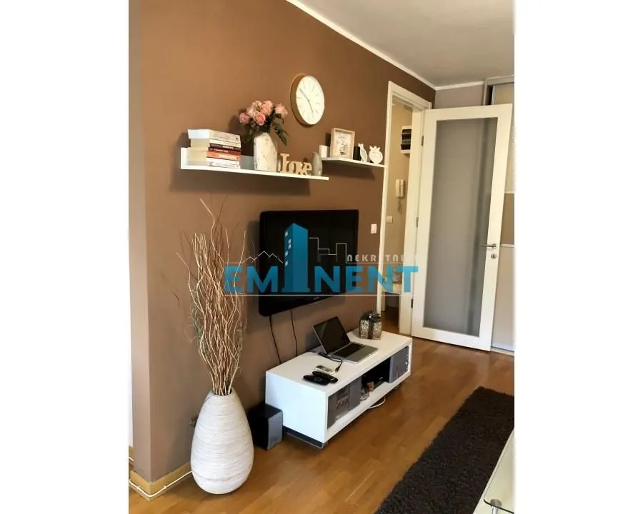 Izdavanje, dvosoban stan, 68m², Novi Beograd Blok 67, Novi Beograd Sve Podlokacije