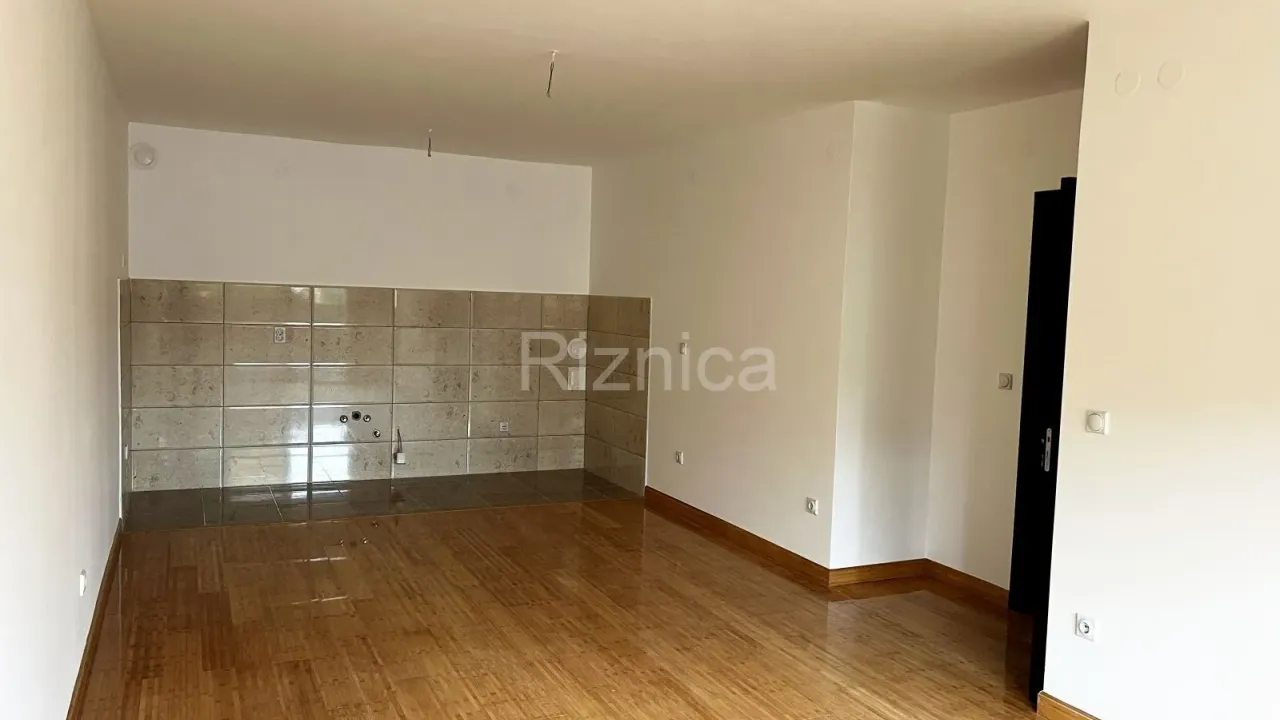 Prodaja, dvosoban stan, 70m², Pantelej, Niš