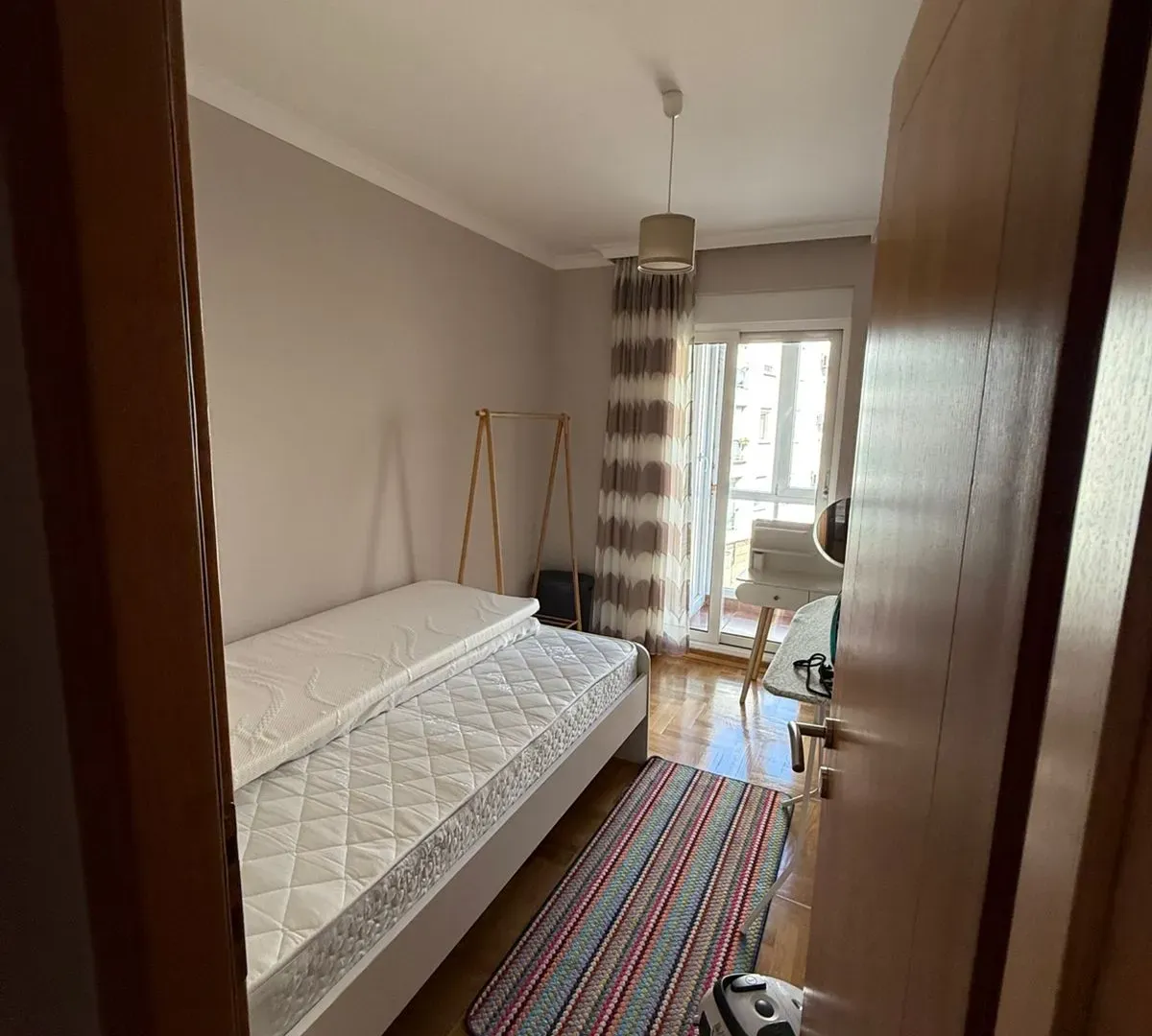 Izdavanje, dvosoban stan, 74m², Blok 9, Podgorica