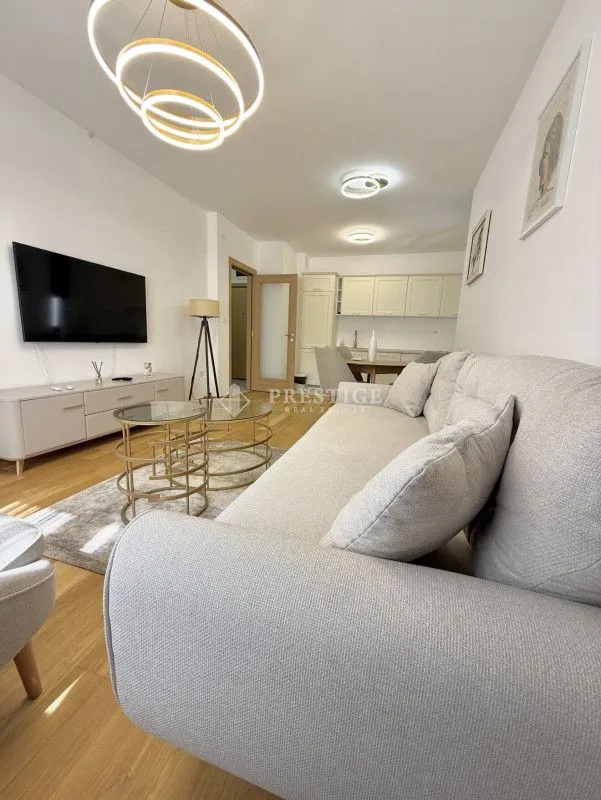 Izdavanje, jednosoban stan, 50m², City Kvart, Podgorica