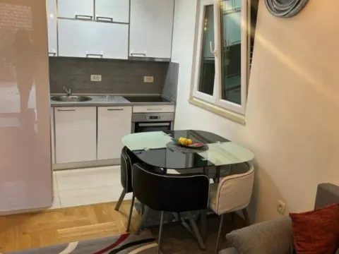 Izdavanje, dvosoban stan, 55m², Centar, Tivat - image 4