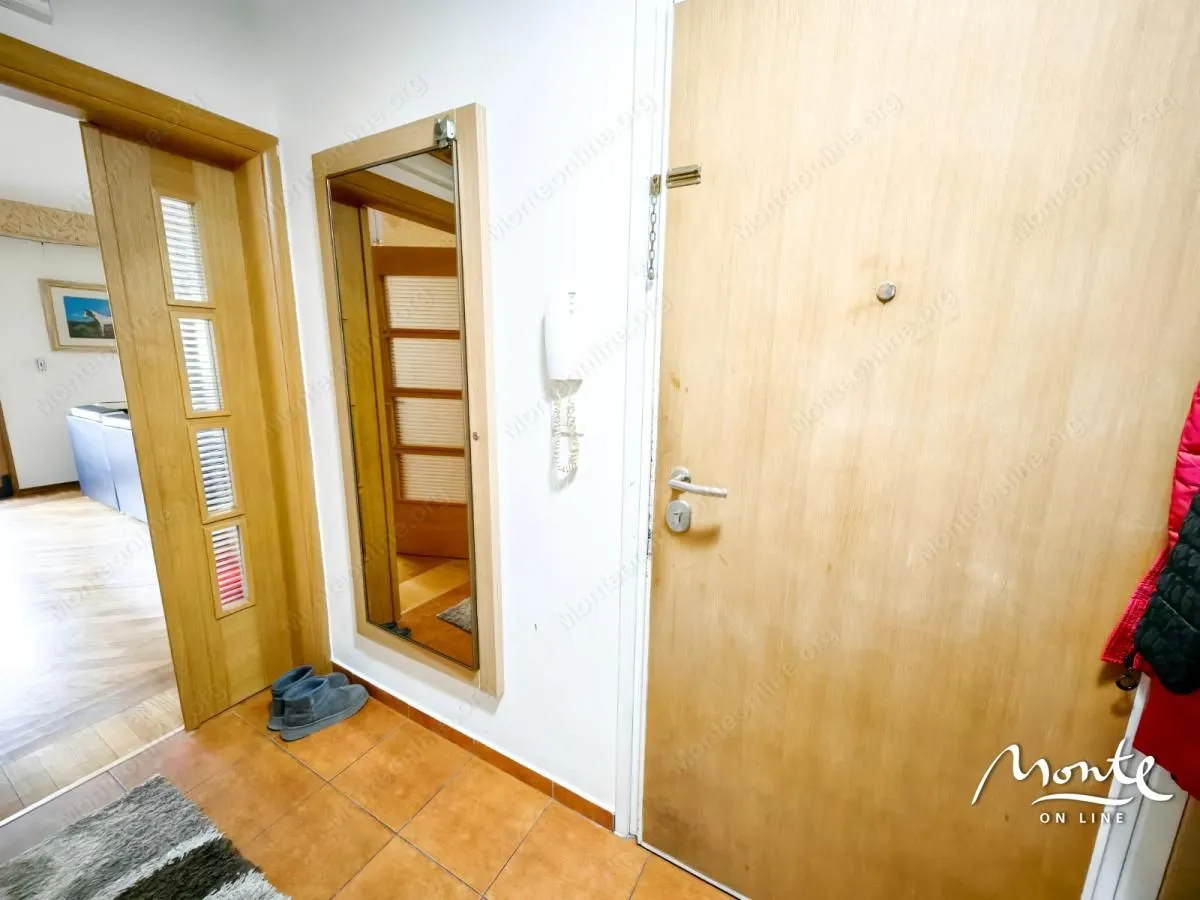 Prodaja, trosoban stan, 196m², Podgorica, Crna Gora