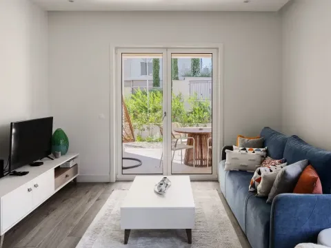 Izdavanje, stan, 72m², Tivat, Crna Gora - image 1