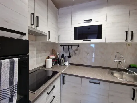 Izdavanje, trosoban stan, 105m², Tivat, Crna Gora - image 17