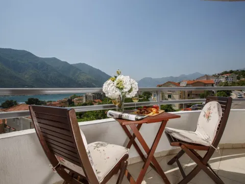 Rent, two bedroom apartment, 69m², Dobrota, Kotor - image 2