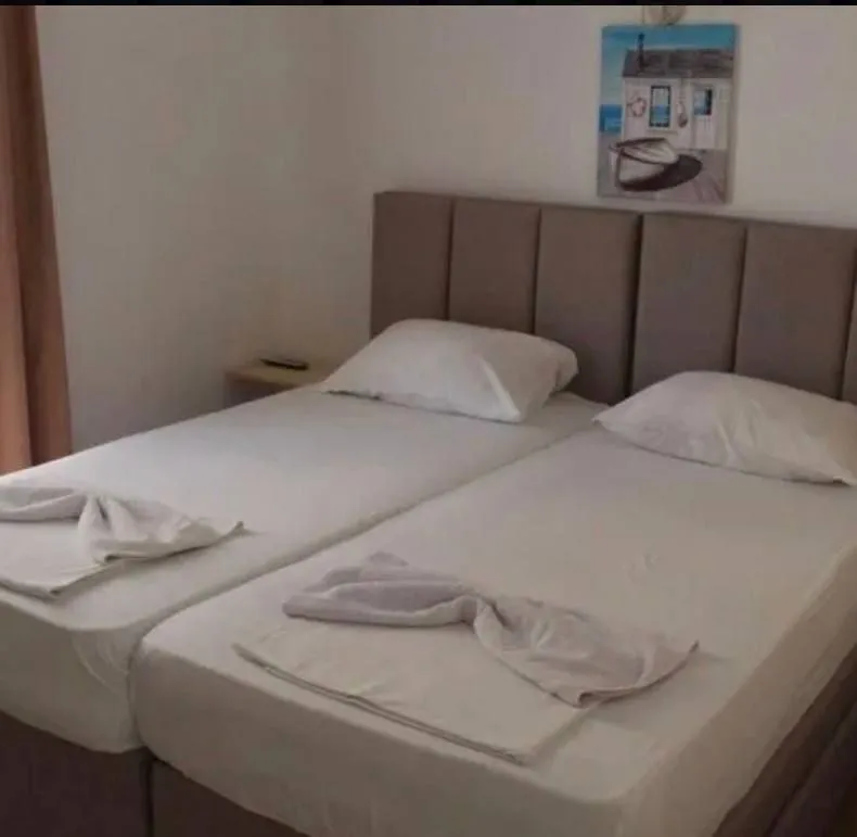 Prodaja, kuća, 220m², Dobra Voda, Bar