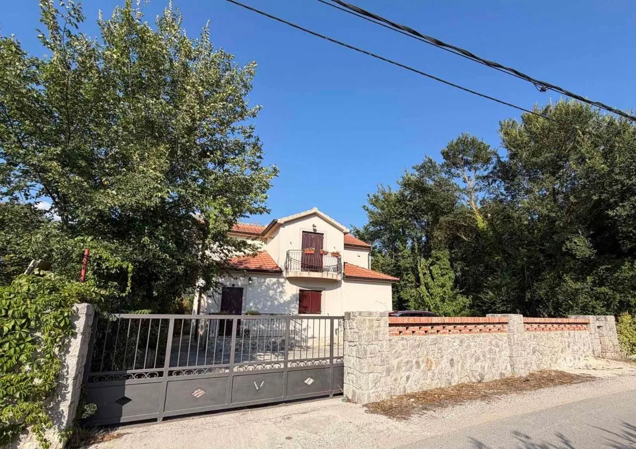 Rent, house, 150m², Radanovići, Kotor