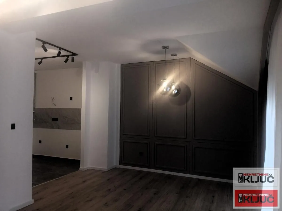 Prodaja, trosoban stan, 58m², Bulevar Oslobodjenja, Novi Sad Sve Podlokacije