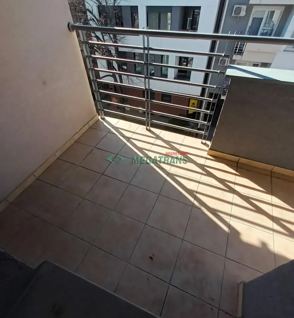 Izdavanje, četvorosoban stan, 100m², Centar, Novi Sad