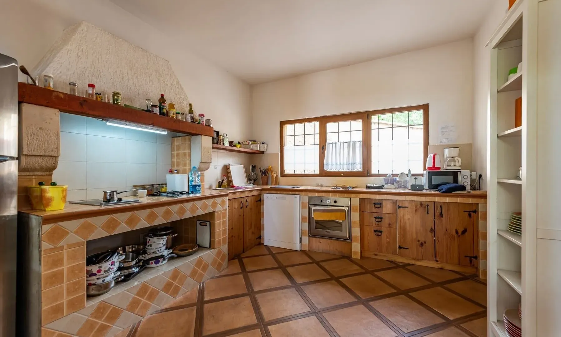Sale, house, 650m², Kuljače, Budva