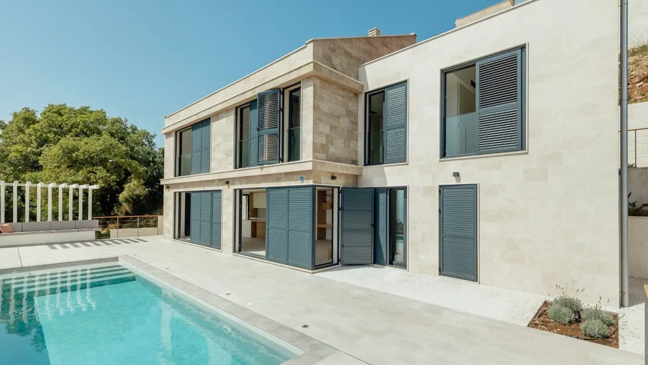 Prodaja, kuća, 250m², Blizikuće, Budva