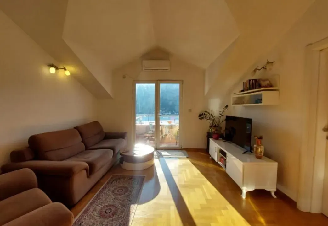 Prodaja, dvosoban stan, 62m², Dobrota, Kotor