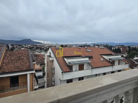 Izdavanje, trosoban stan, 122m², Gorica C, Podgorica - image 14