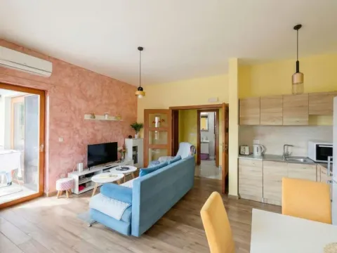 Prodaja, jednosoban stan, 53m², Petrovac, Budva - image 4