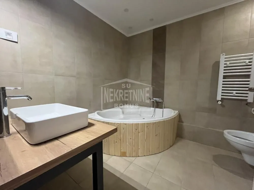 Prodaja, stan, 195m², Prozivka, Subotica