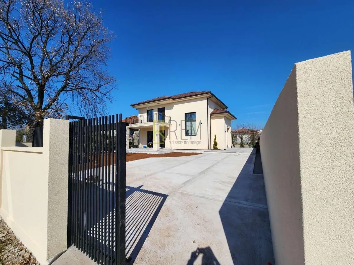 Rent, house, 220m², Gornja Gorica, Podgorica