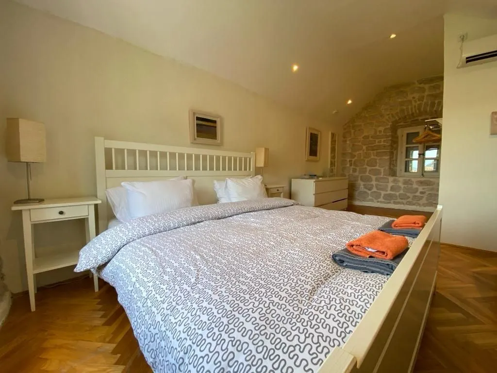 Prodaja, stan, 95m², Perast, Kotor