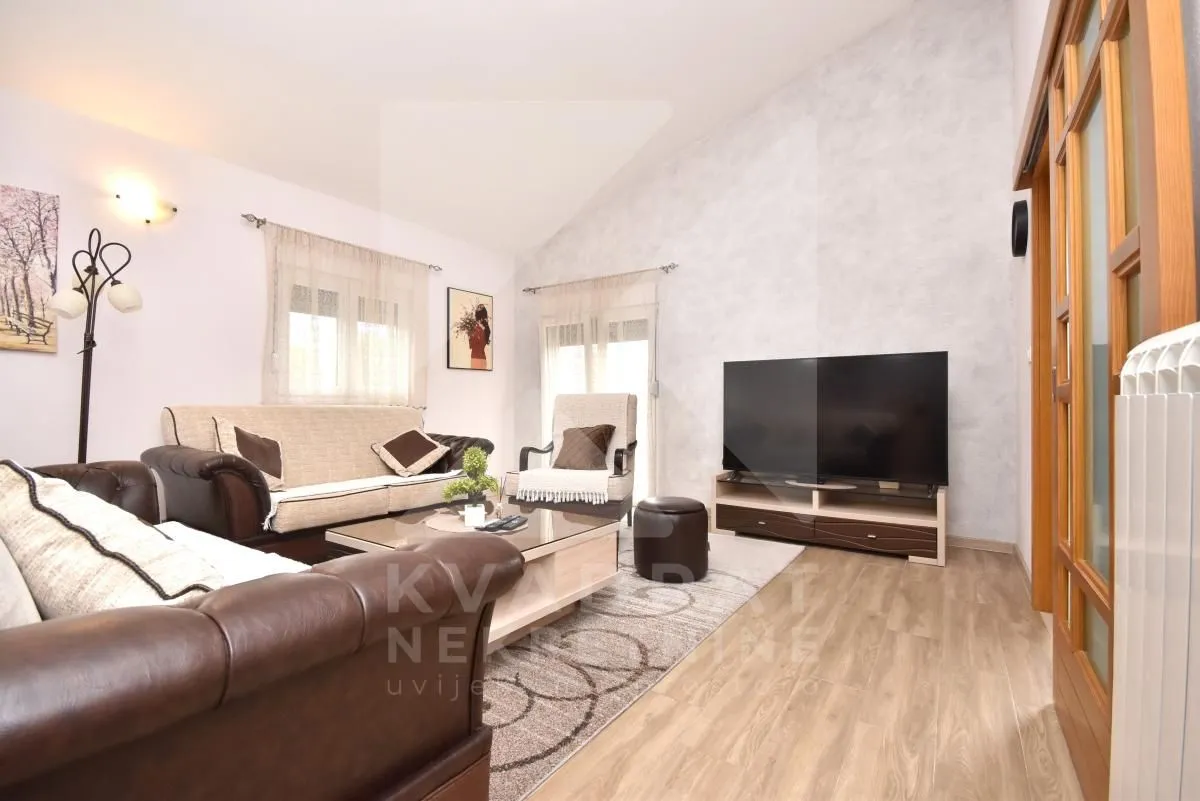 Izdavanje, dvosoban stan, 84m², Zagorič, Podgorica