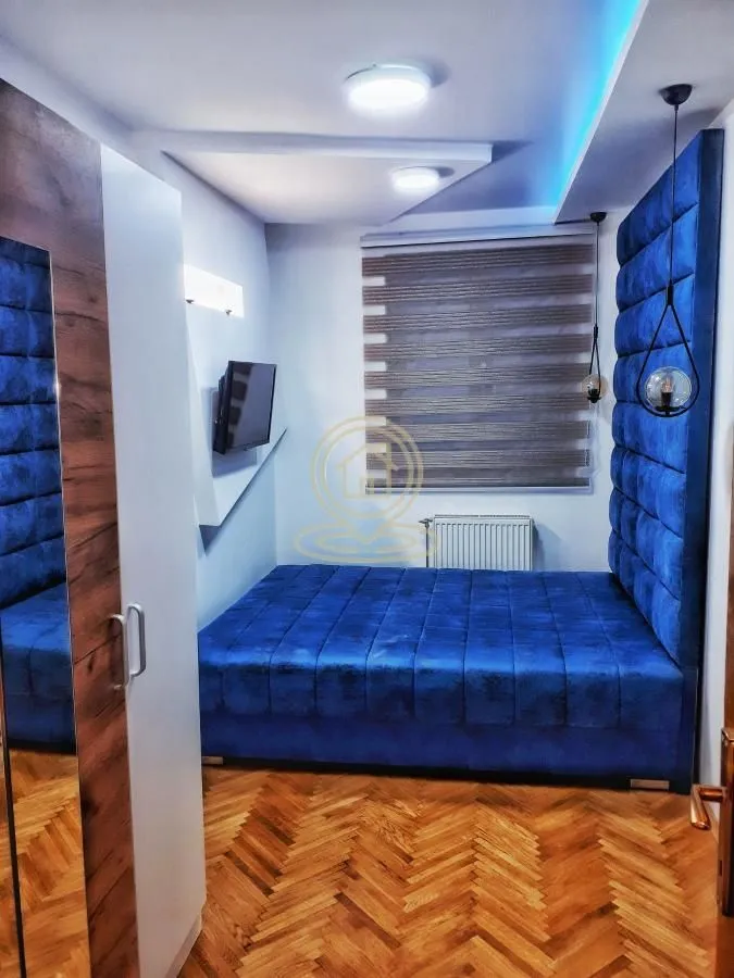 Izdavanje, dvosoban stan, 42m², Centar, Novi Sad