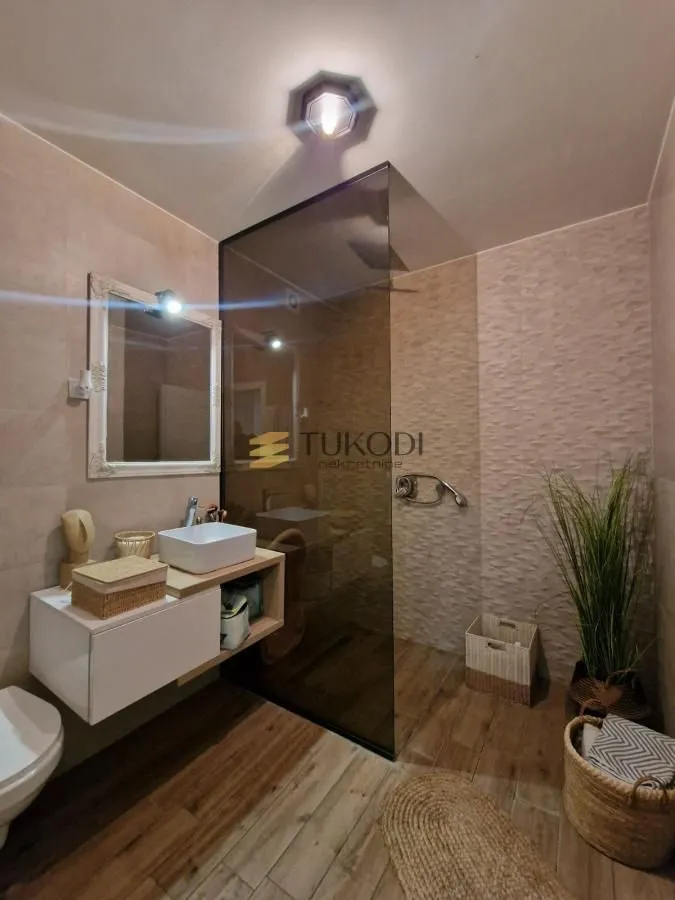 Prodaja, četvorosoban stan, 146m², Telep, Novi Sad Sve Podlokacije