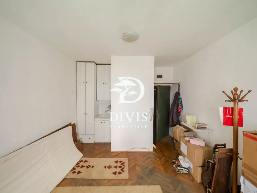 Prodaja, trosoban stan, 80m², Skadarlija, Beograd
