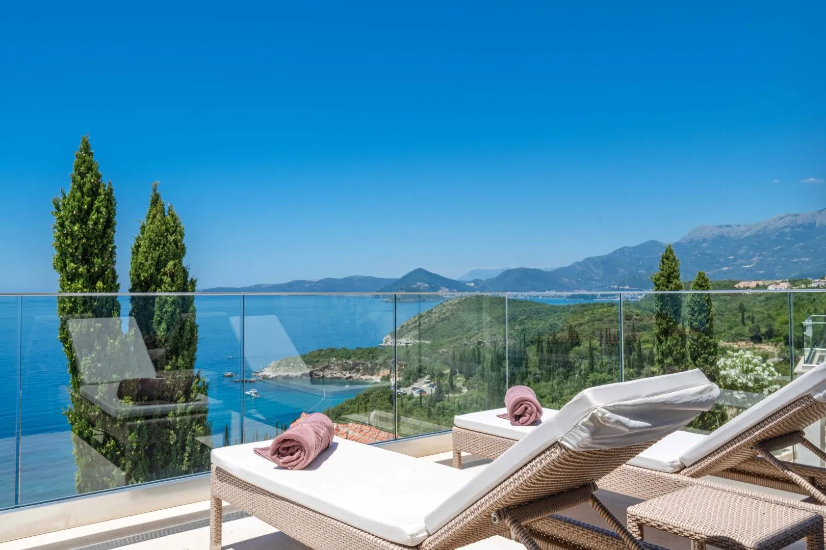 Sale, house, 279m², Drobni pijesak, Budva
