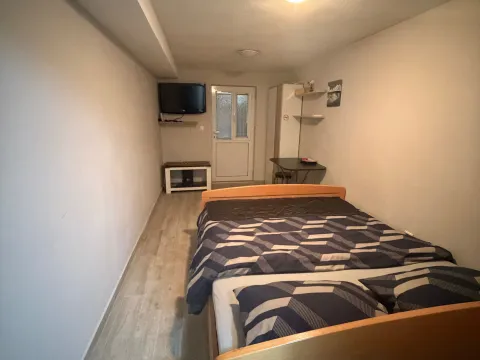 Rent, studio apartment, 35m², Mažina, Tivat - image 2