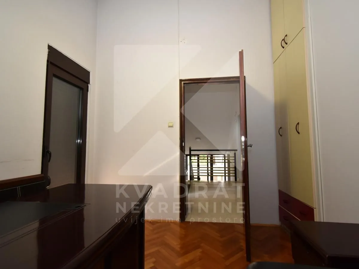 Rent, house, 300m², Gorica C, Podgorica