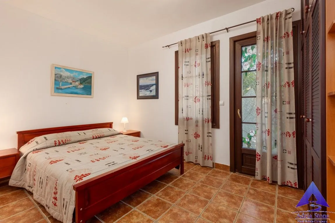 Prodaja, dvosoban stan, 84m², Kostanjica, Kotor