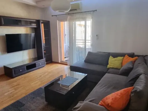 Izdavanje, dvosoban stan, 70m², City Kvart, Podgorica