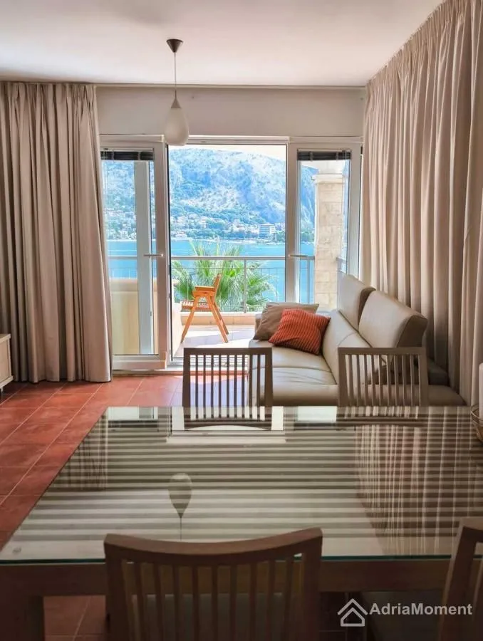 Prodaja, dvosoban stan, 76m², Muo, Kotor