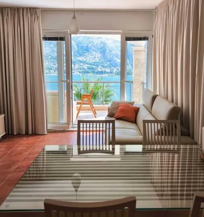Prodaja, dvosoban stan, 76m², Muo, Kotor