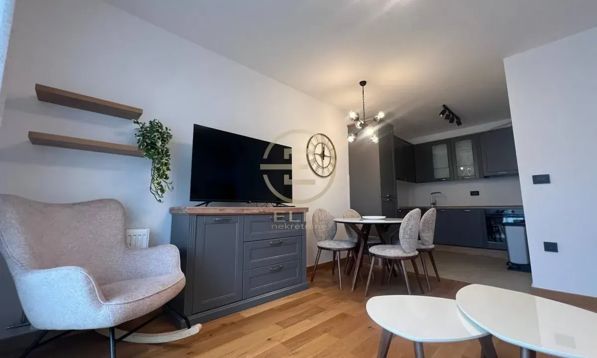 Izdavanje, trosoban stan, 56m², Sajmište, Novi Sad