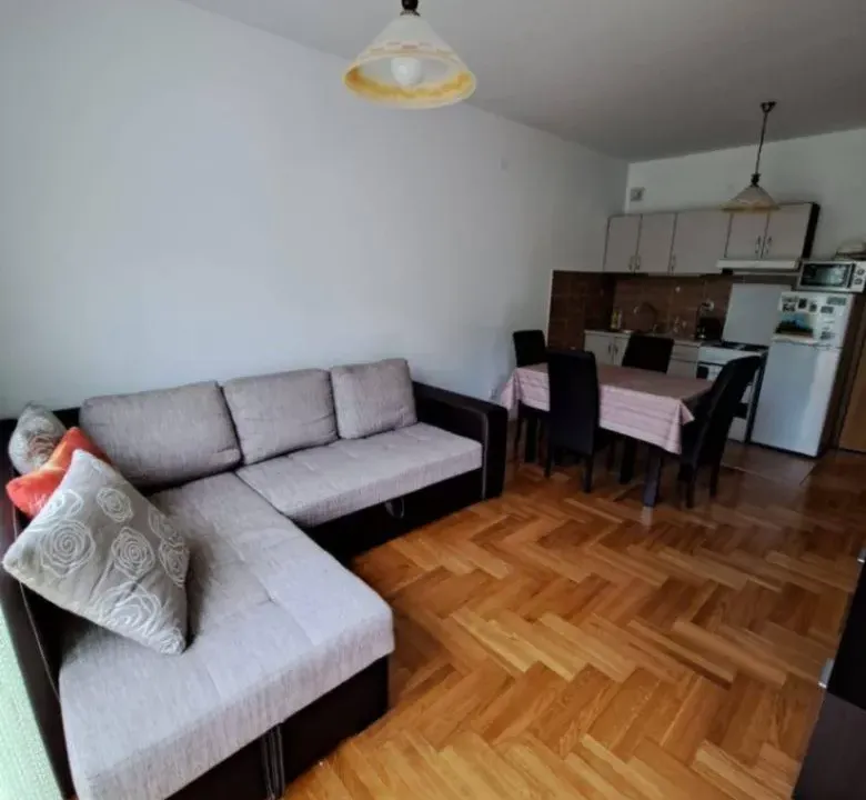 Izdavanje, jednosoban stan, 44m², Budva, Crna Gora