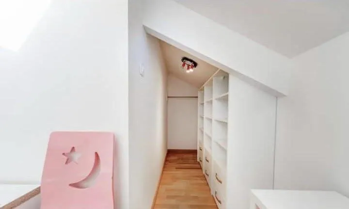 Izdavanje, dvosoban stan, 70m², Pobrežje, Podgorica