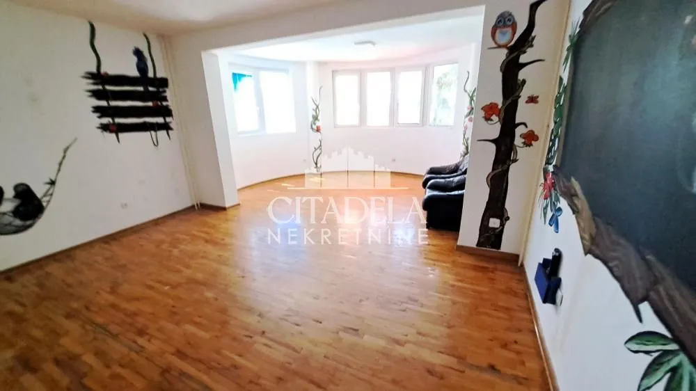 Izdavanje, kuća, 200m², Čukarica, Beograd