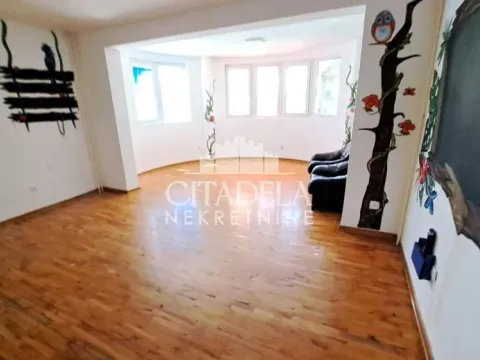 Rent, house, 200m², Čukarica, Beograd - image 17