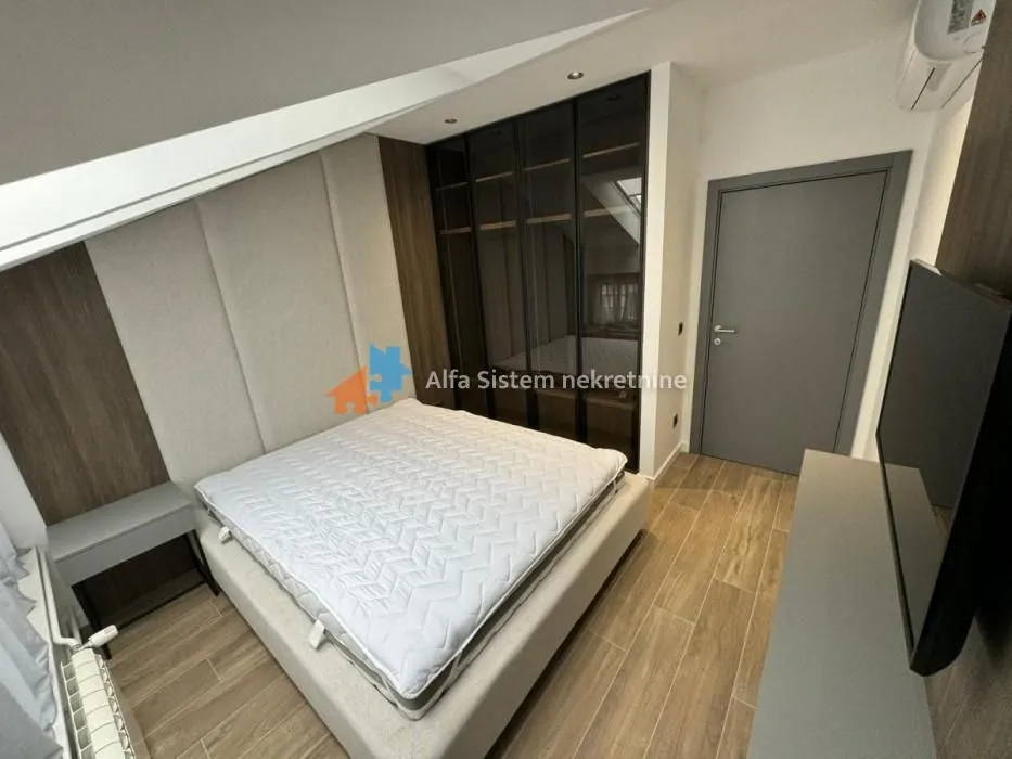 Izdavanje, trosoban stan, 100m², Savski Venac, Beograd