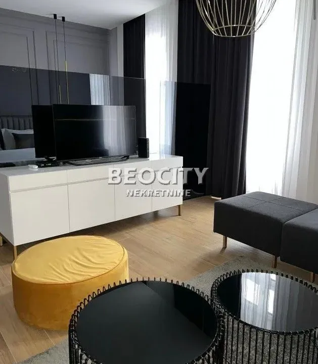 Izdavanje, jednosoban stan, 57m², Centar, Novi Sad