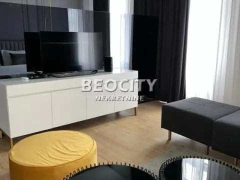 Izdavanje, jednosoban stan, 57m², Centar, Novi Sad